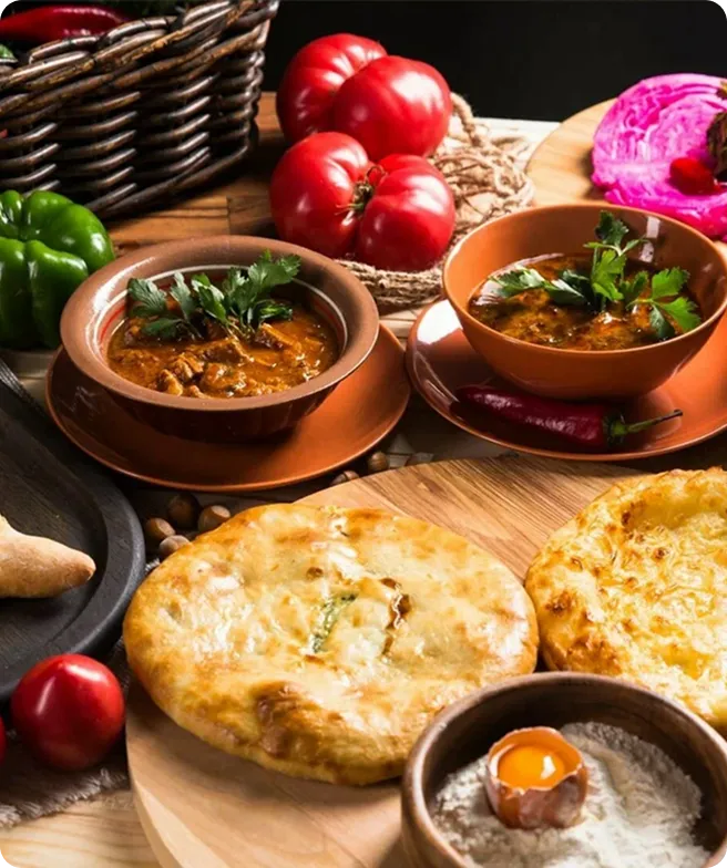 Стол, полный грузинской еды
