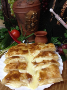 Хачапури по — осетински (с сыром и картофелем) два
